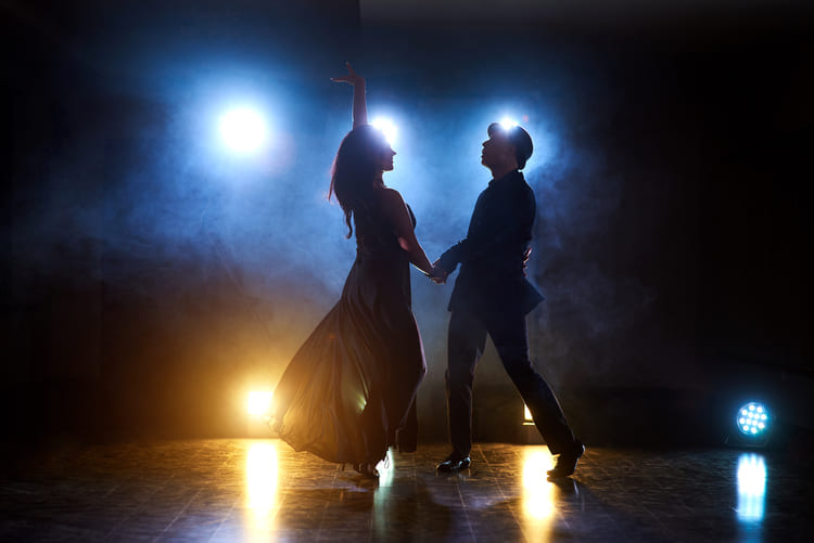Artistes danseurs sur scène